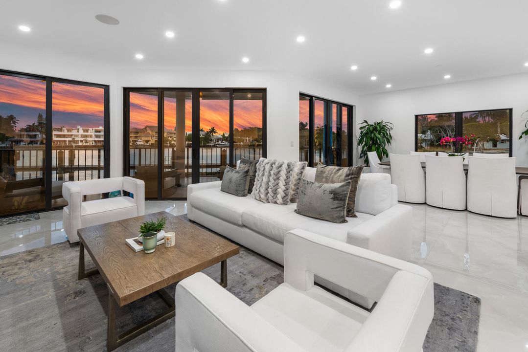 For Sale: $2,895,000 (3 beds, 2 baths, 2095 Square Feet)