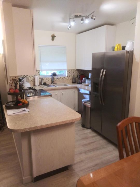 For Sale: $209,900 (2 beds, 2 baths, 978 Square Feet)