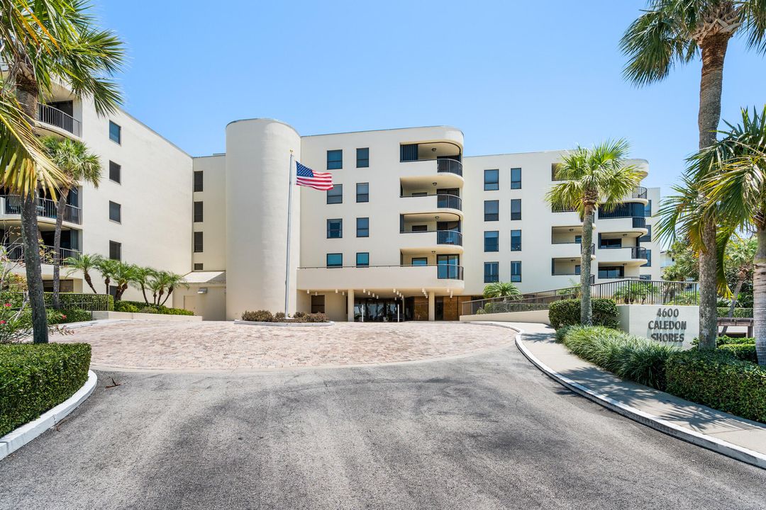 Active With Contract: $799,000 (2 beds, 2 baths, 1400 Square Feet)