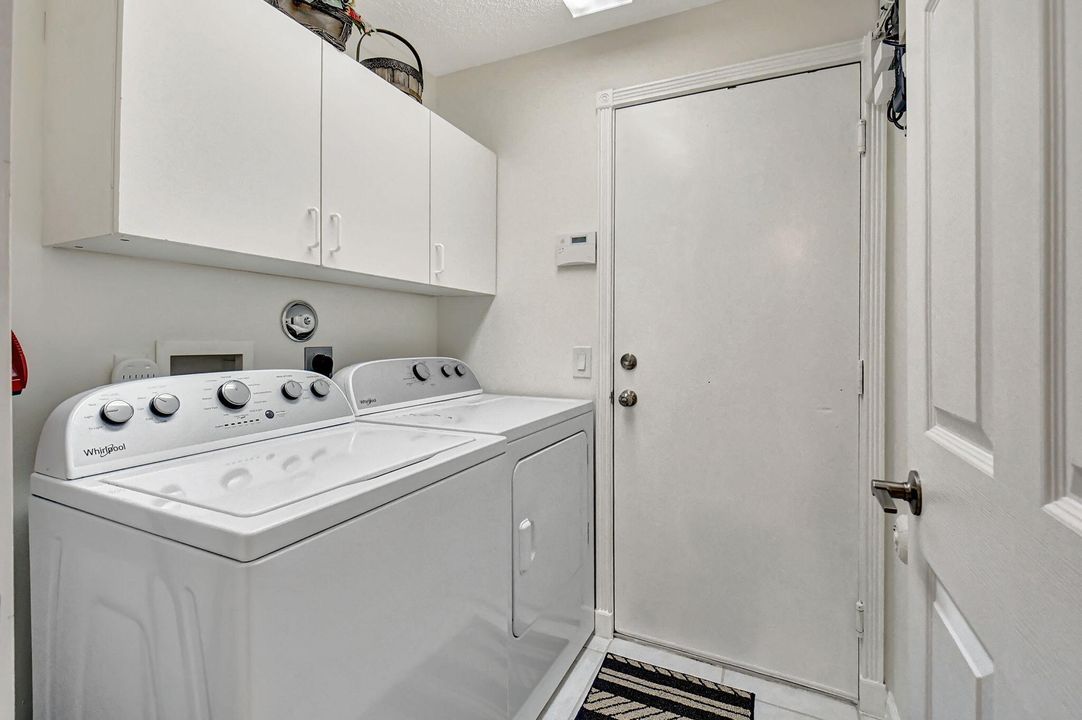 For Sale: $550,000 (3 beds, 2 baths, 1676 Square Feet)