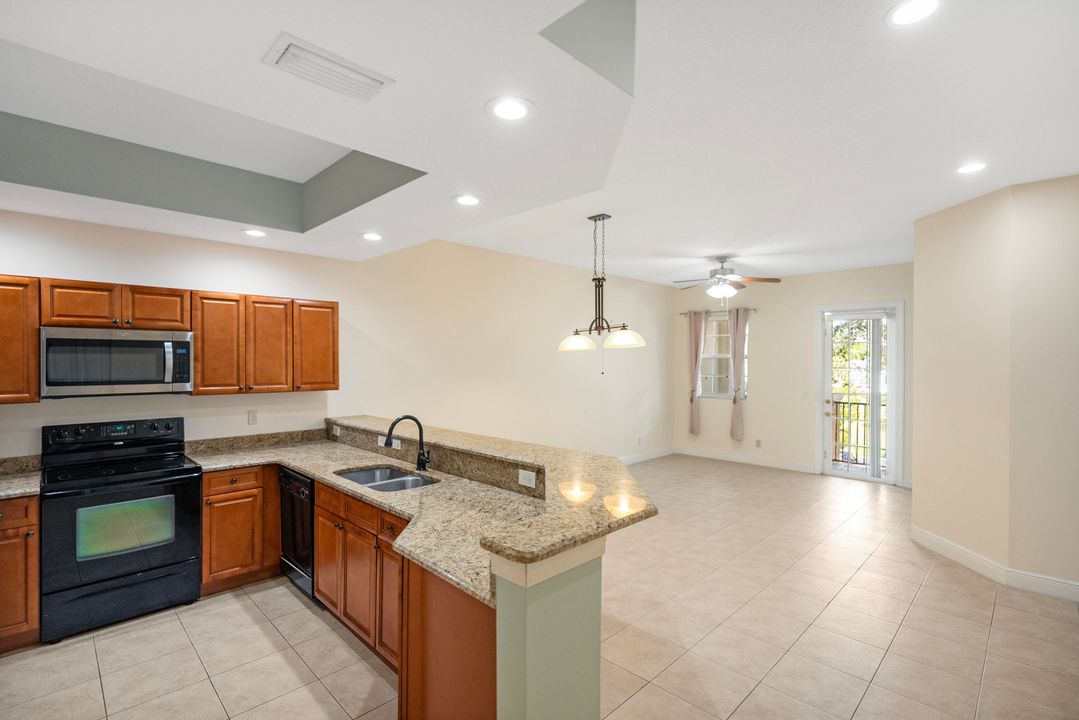 For Sale: $289,900 (2 beds, 2 baths, 1231 Square Feet)