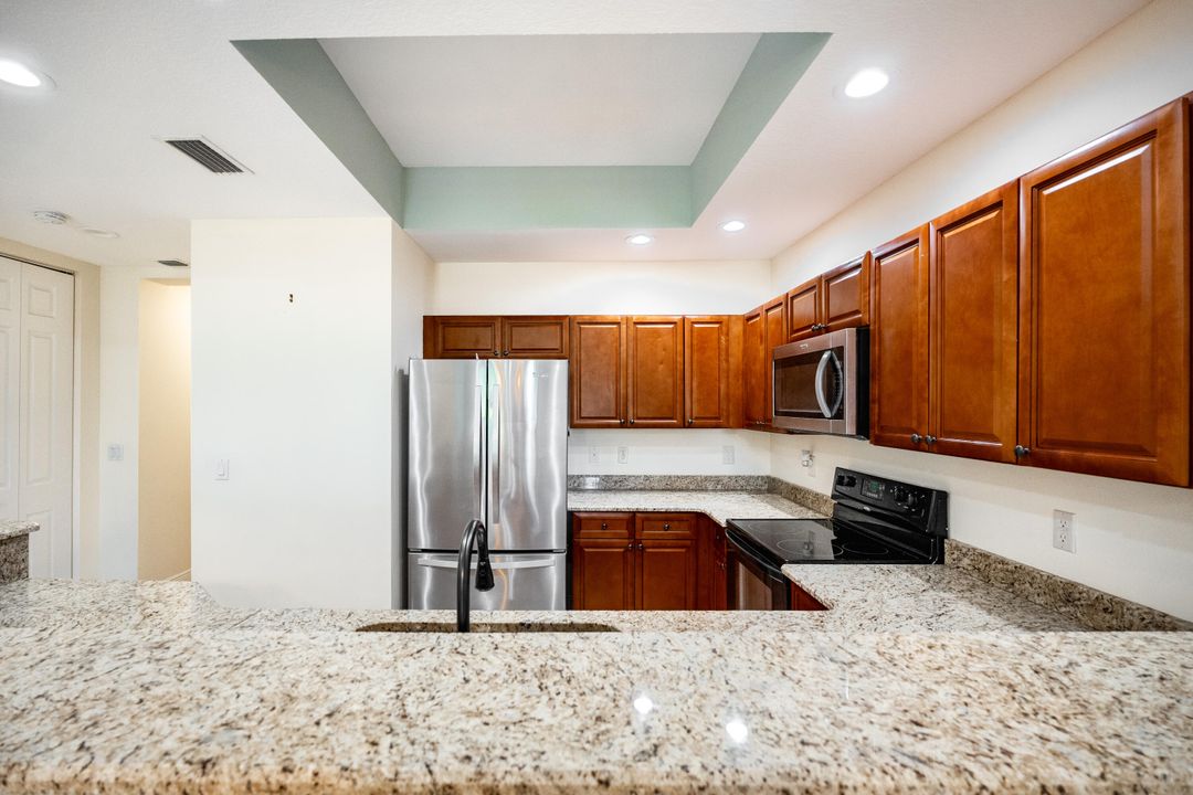 For Sale: $289,900 (2 beds, 2 baths, 1231 Square Feet)