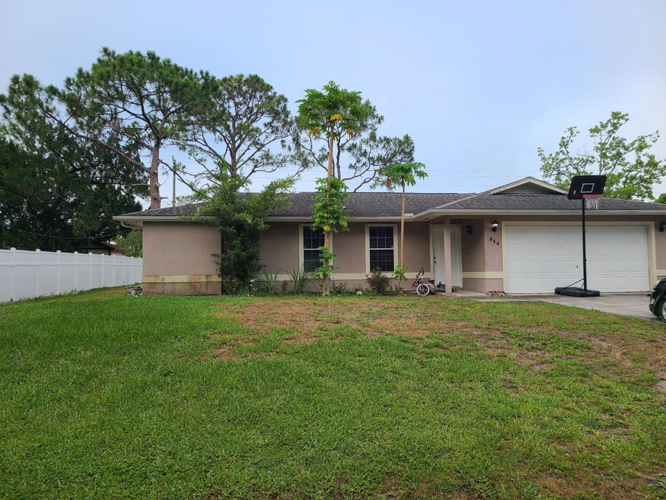 Active With Contract: $325,000 (3 beds, 2 baths, 1359 Square Feet)