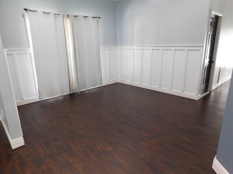 For Sale: $385,000 (3 beds, 2 baths, 1751 Square Feet)