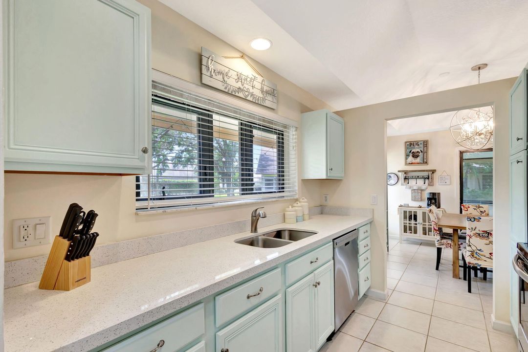 For Sale: $449,900 (2 beds, 2 baths, 1371 Square Feet)