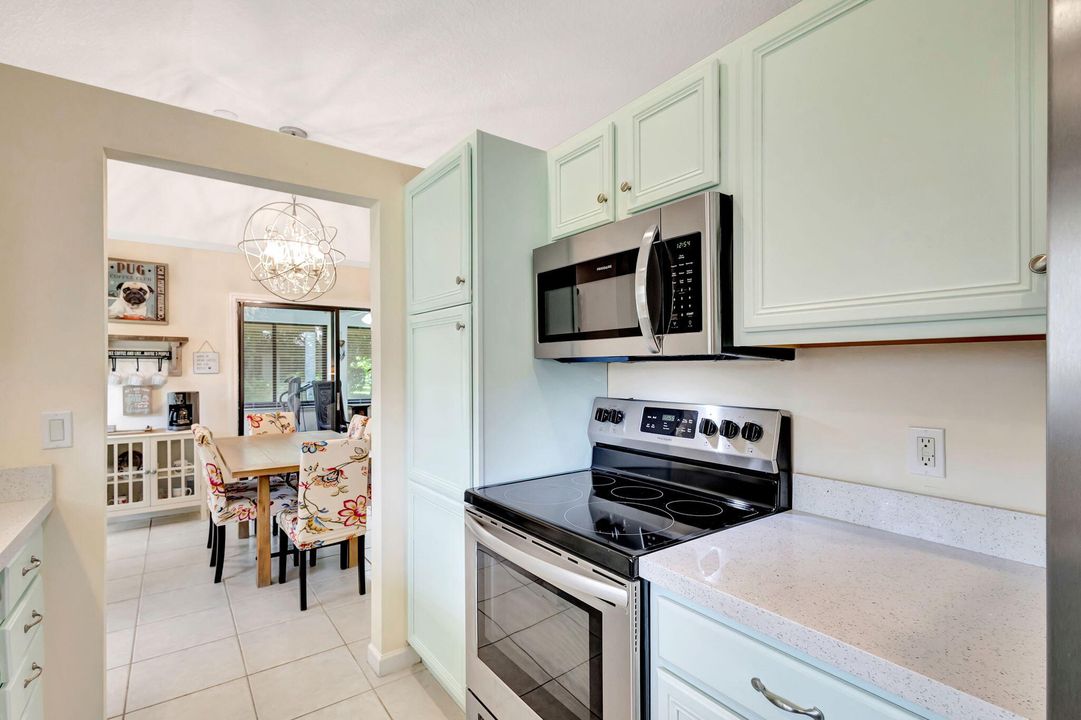 For Sale: $449,900 (2 beds, 2 baths, 1371 Square Feet)