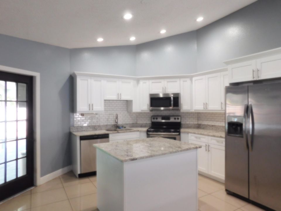 For Sale: $385,000 (3 beds, 2 baths, 1751 Square Feet)