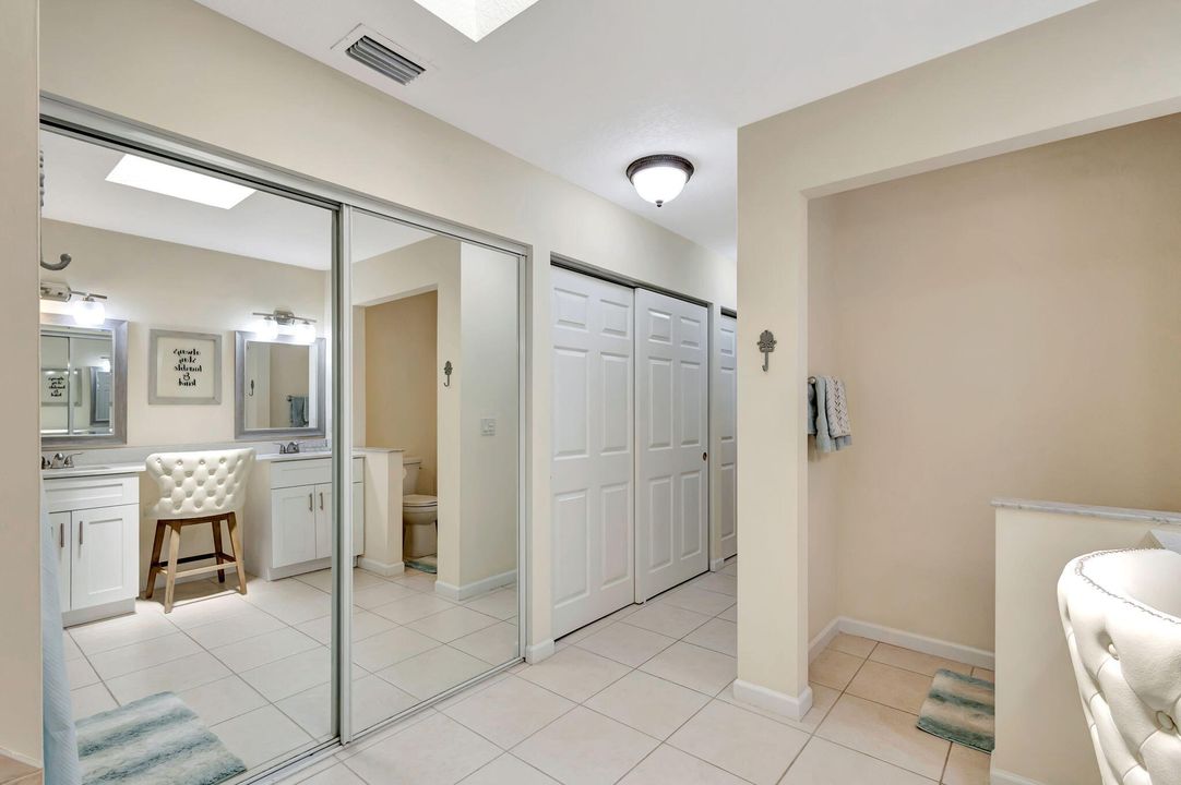 For Sale: $449,900 (2 beds, 2 baths, 1371 Square Feet)