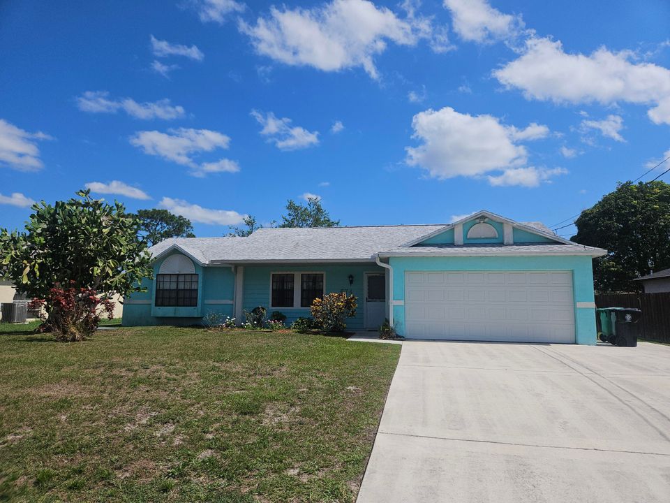 Active With Contract: $300,000 (3 beds, 2 baths, 1130 Square Feet)