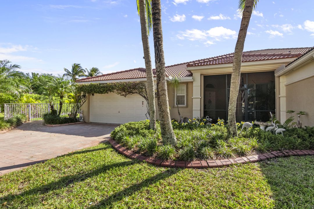 Active With Contract: $599,900 (3 beds, 3 baths, 2224 Square Feet)