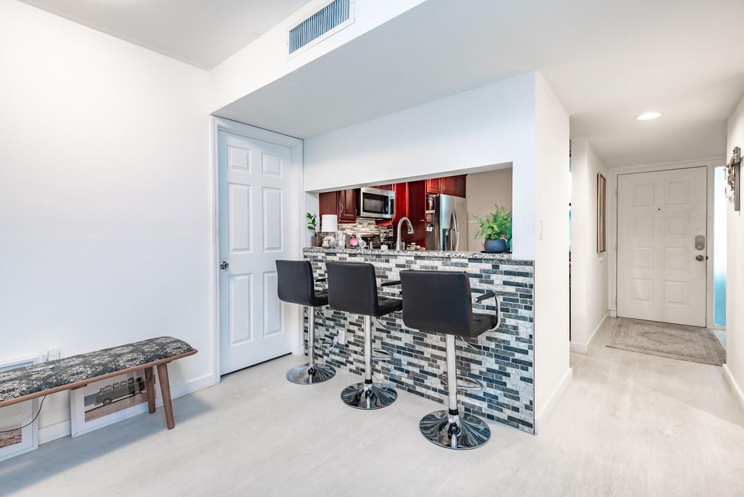 For Sale: $299,000 (2 beds, 2 baths, 1300 Square Feet)