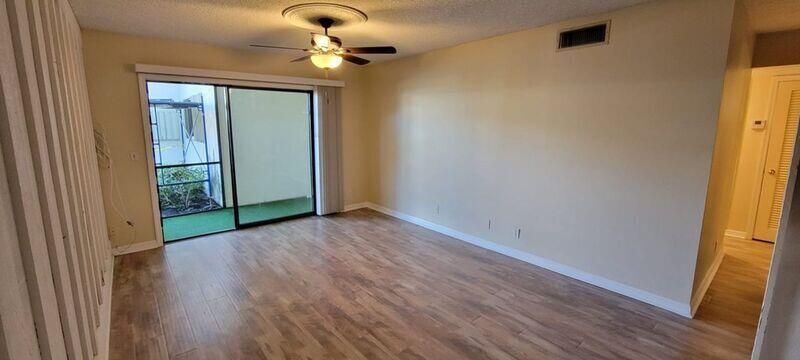 For Rent: $1,750 (1 beds, 1 baths, 870 Square Feet)