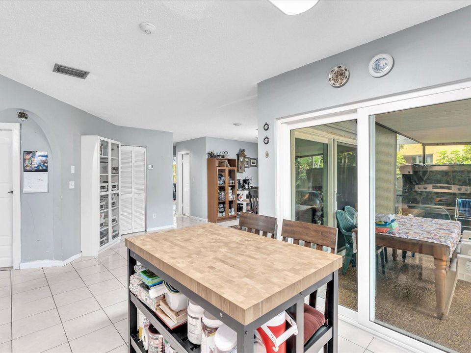 Active With Contract: $999,000 (4 beds, 2 baths, 1800 Square Feet)