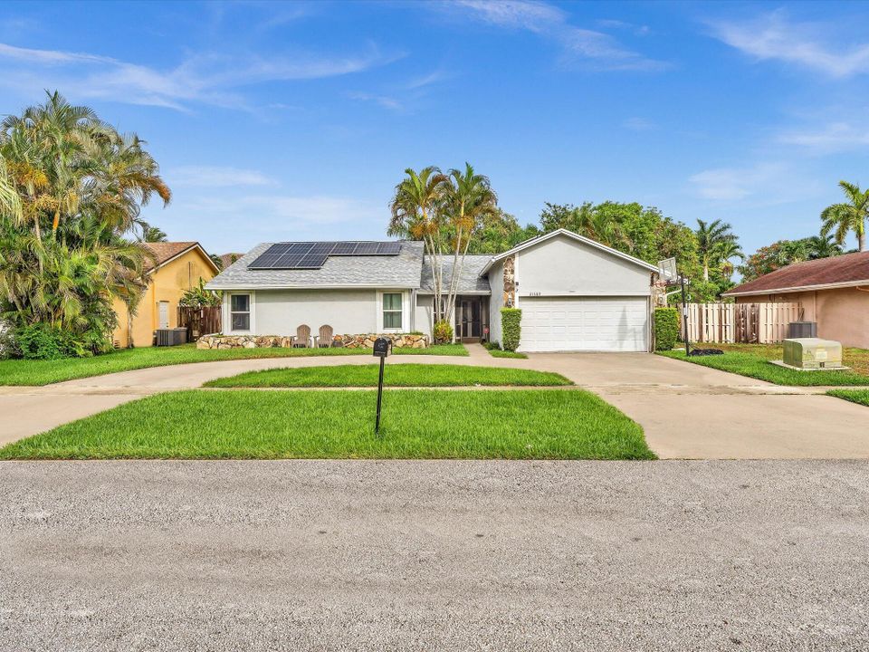 Active With Contract: $999,000 (4 beds, 2 baths, 1800 Square Feet)