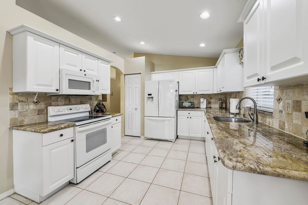 For Sale: $469,900 (3 beds, 2 baths, 1736 Square Feet)