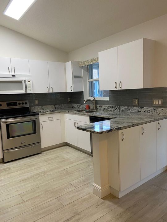 For Sale: $274,500 (2 beds, 2 baths, 1536 Square Feet)