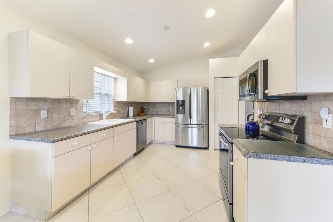 For Sale: $449,000 (3 beds, 2 baths, 1736 Square Feet)