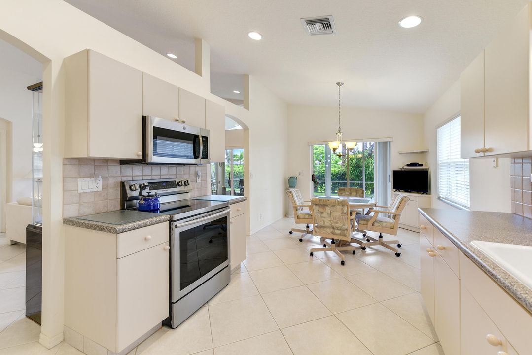 For Sale: $449,000 (3 beds, 2 baths, 1736 Square Feet)