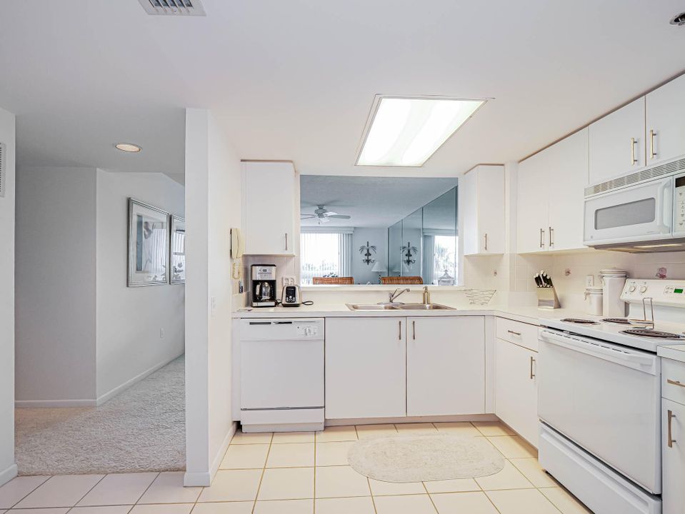 For Sale: $430,000 (2 beds, 2 baths, 1174 Square Feet)