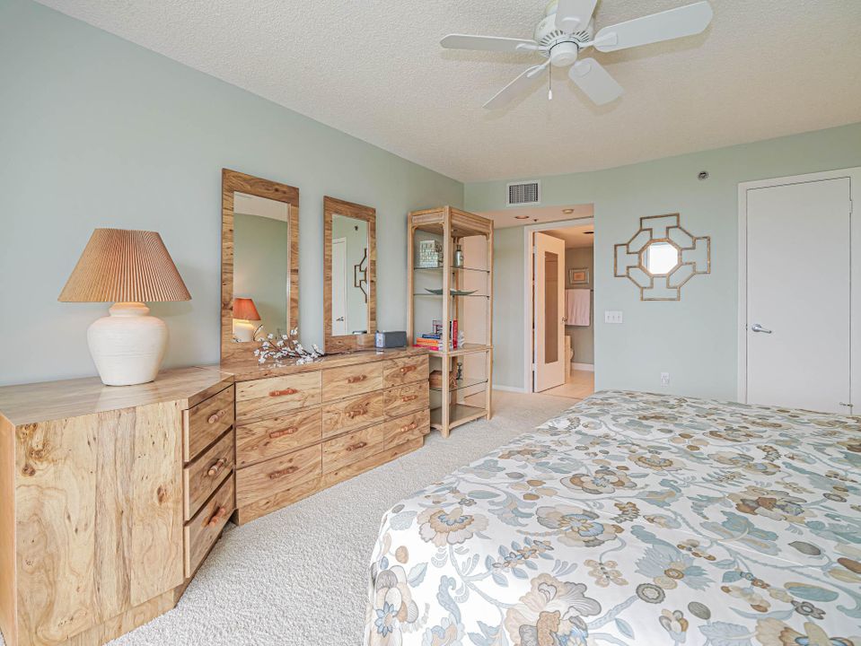 For Sale: $430,000 (2 beds, 2 baths, 1174 Square Feet)