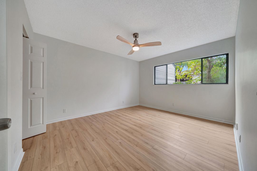 Active With Contract: $1,880 (2 beds, 2 baths, 976 Square Feet)