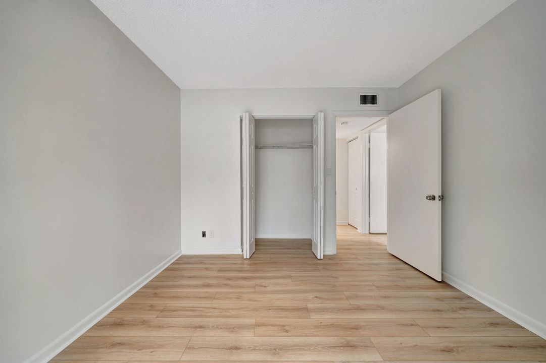 Active With Contract: $1,880 (2 beds, 2 baths, 976 Square Feet)