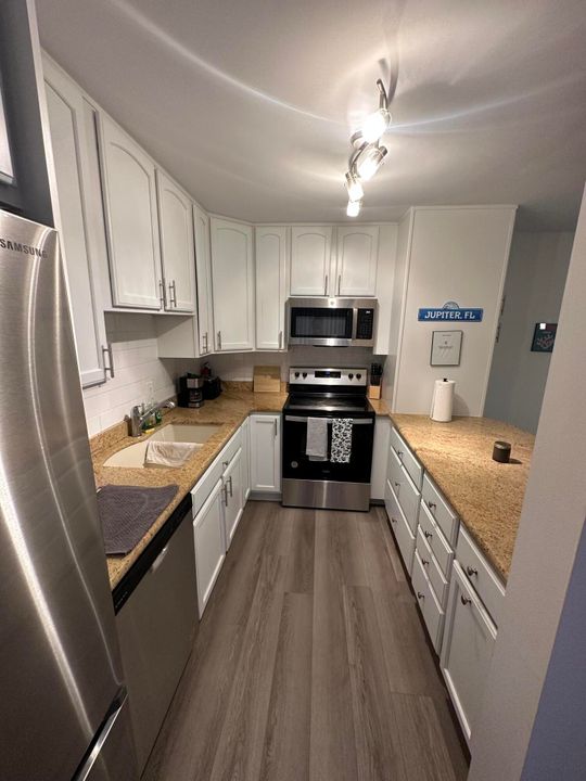 For Rent: $3,950 (2 beds, 2 baths, 1470 Square Feet)