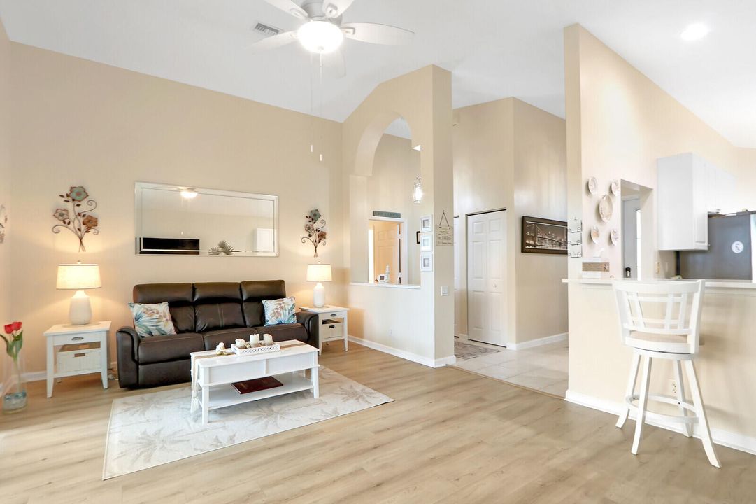 For Sale: $380,000 (2 beds, 2 baths, 1398 Square Feet)