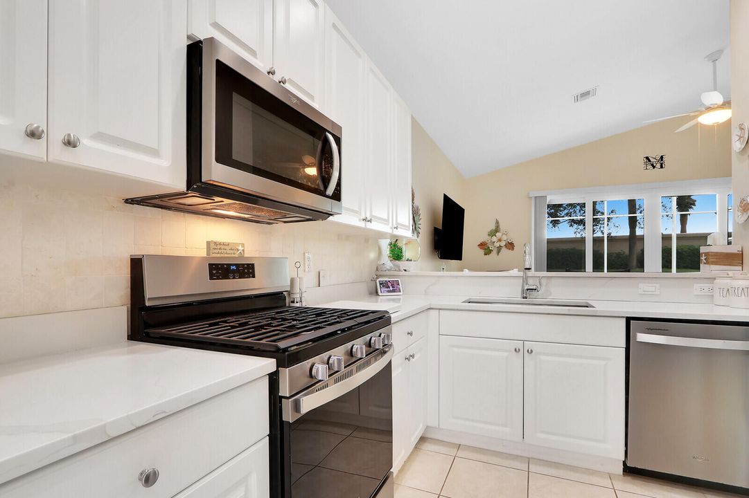 For Sale: $380,000 (2 beds, 2 baths, 1398 Square Feet)