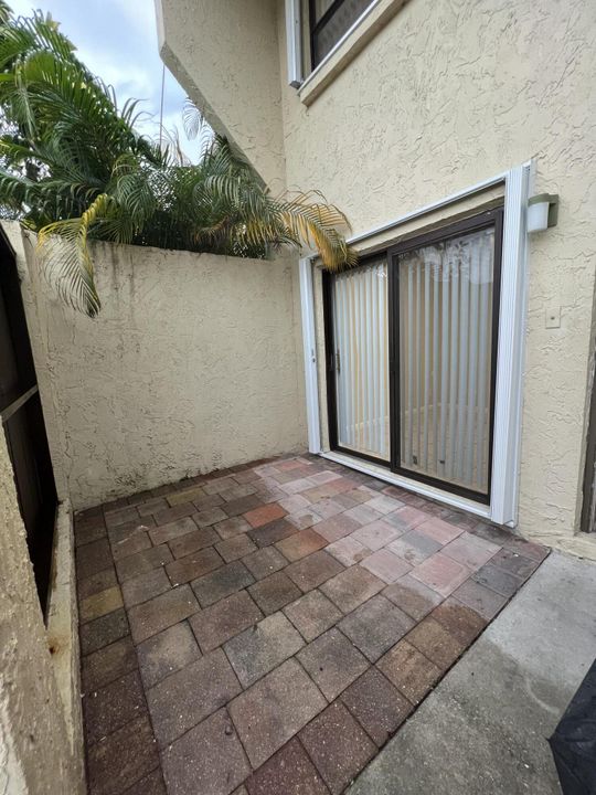 For Rent: $2,750 (2 beds, 2 baths, 1687 Square Feet)