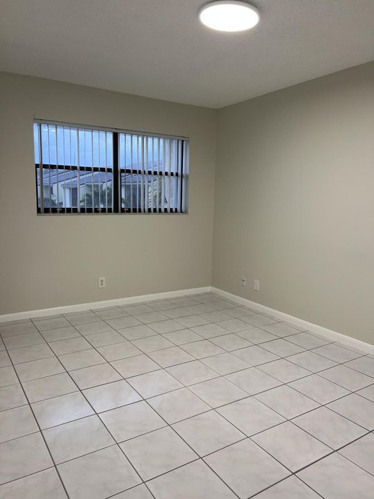 Active With Contract: $2,650 (3 beds, 2 baths, 1687 Square Feet)