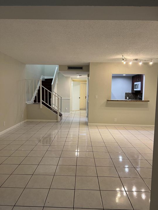 For Rent: $2,750 (2 beds, 2 baths, 1687 Square Feet)