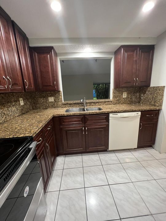 For Rent: $2,750 (2 beds, 2 baths, 1687 Square Feet)