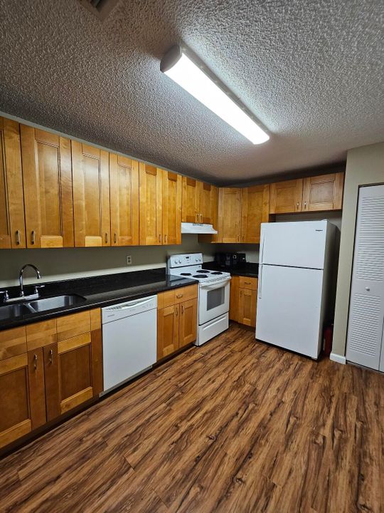 For Rent: $3,250 (3 beds, 2 baths, 1170 Square Feet)