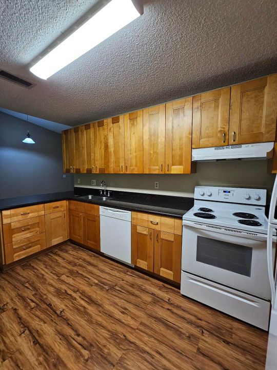 For Rent: $3,250 (3 beds, 2 baths, 1170 Square Feet)