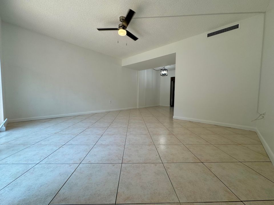 For Rent: $2,150 (2 beds, 1 baths, 1000 Square Feet)