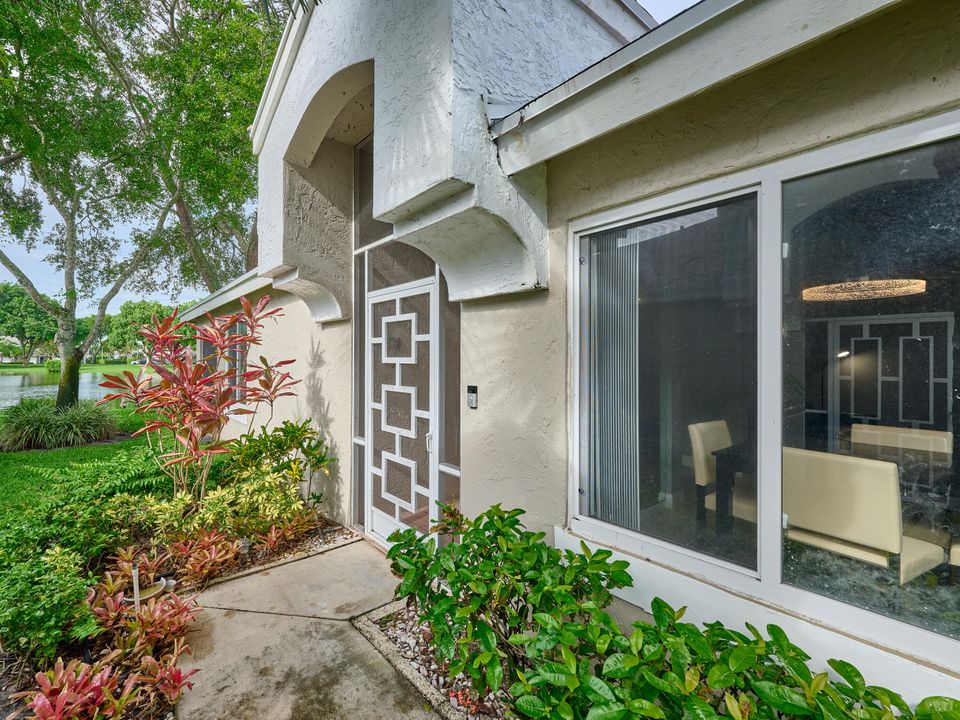 For Sale: $449,900 (2 beds, 2 baths, 1339 Square Feet)