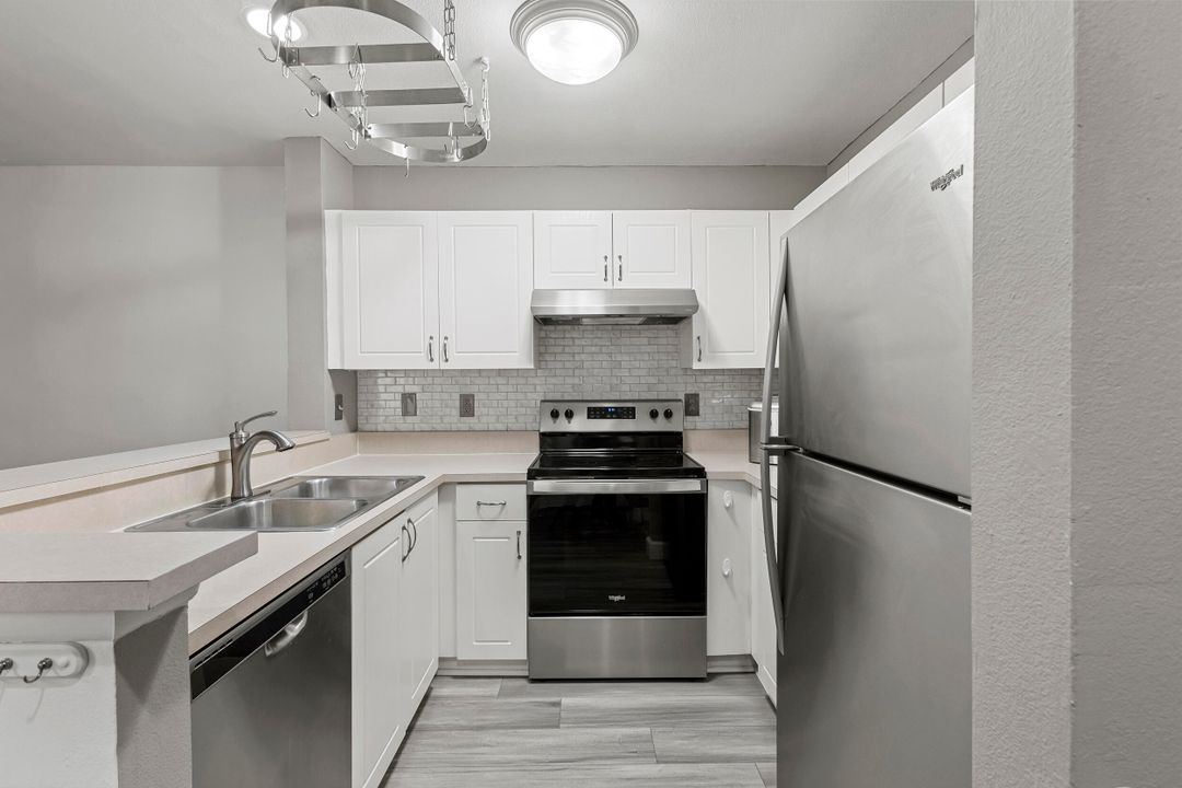 For Sale: $274,900 (2 beds, 2 baths, 1246 Square Feet)