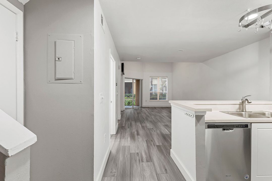 For Sale: $274,900 (2 beds, 2 baths, 1246 Square Feet)