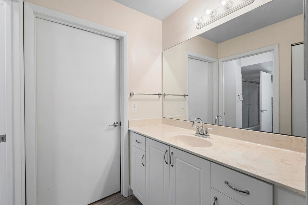 For Sale: $274,900 (2 beds, 2 baths, 1246 Square Feet)