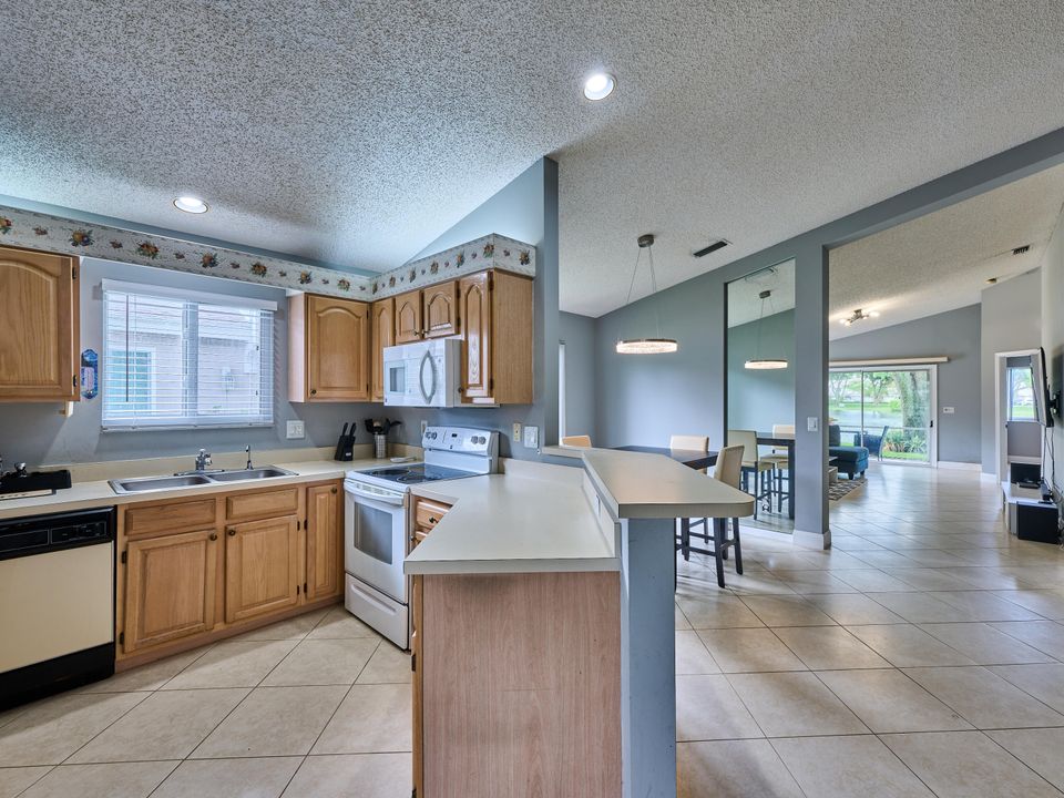 For Sale: $449,900 (2 beds, 2 baths, 1339 Square Feet)