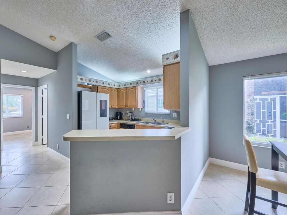 For Sale: $449,900 (2 beds, 2 baths, 1339 Square Feet)