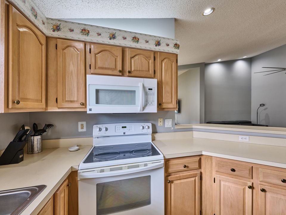 For Sale: $449,900 (2 beds, 2 baths, 1339 Square Feet)