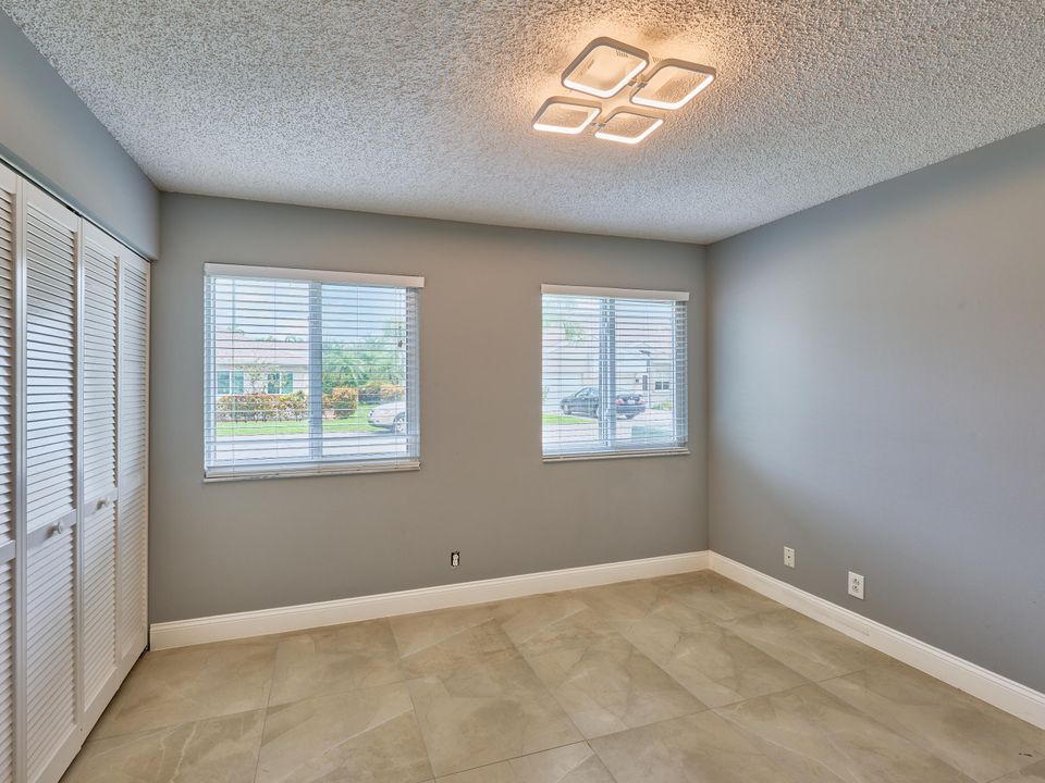 For Sale: $449,900 (2 beds, 2 baths, 1339 Square Feet)