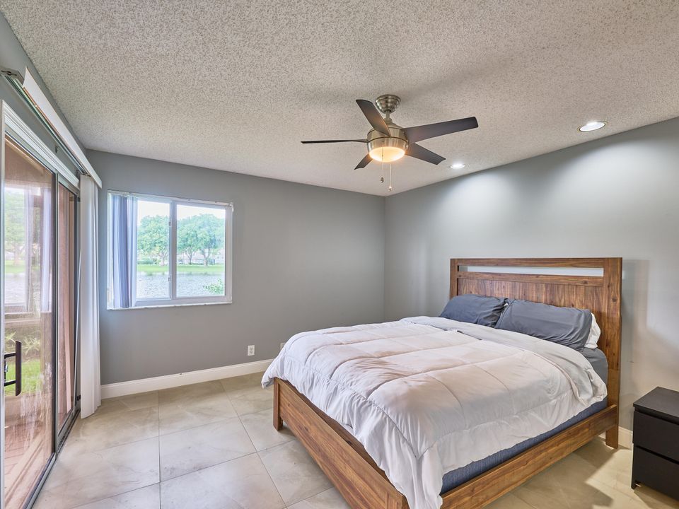 For Sale: $449,900 (2 beds, 2 baths, 1339 Square Feet)