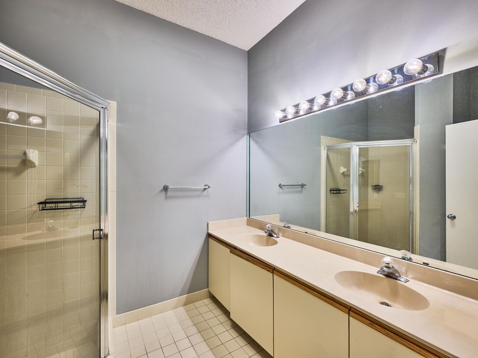 For Sale: $449,900 (2 beds, 2 baths, 1339 Square Feet)