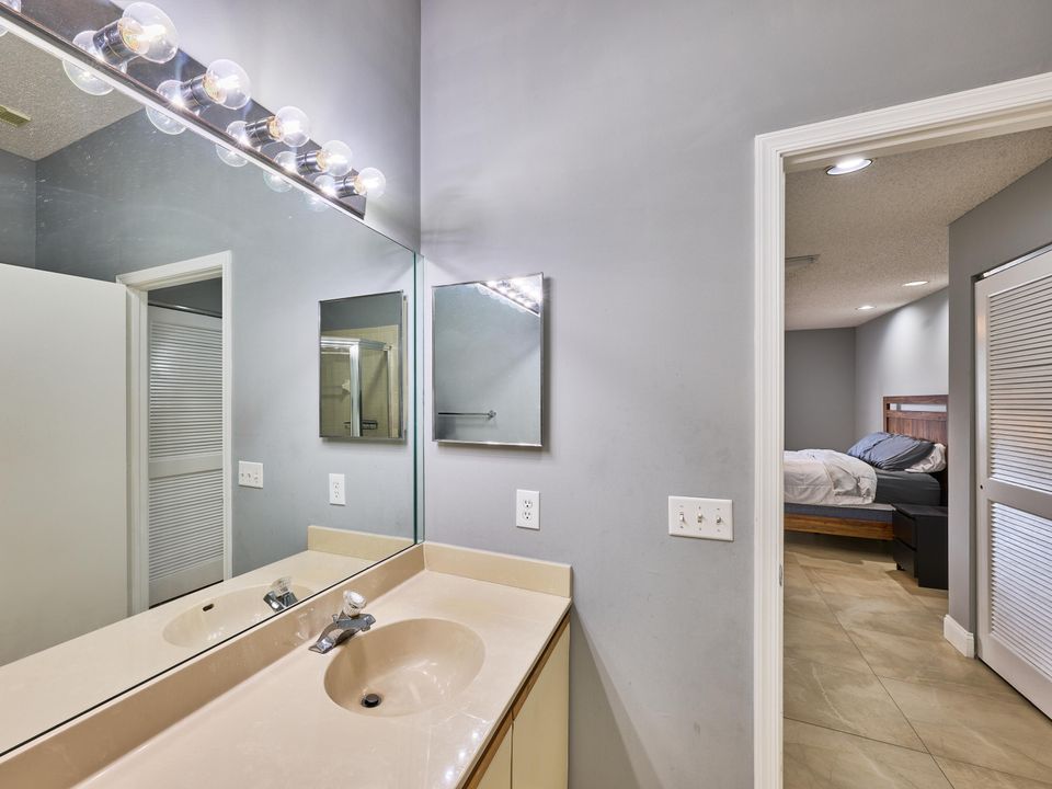 For Sale: $449,900 (2 beds, 2 baths, 1339 Square Feet)