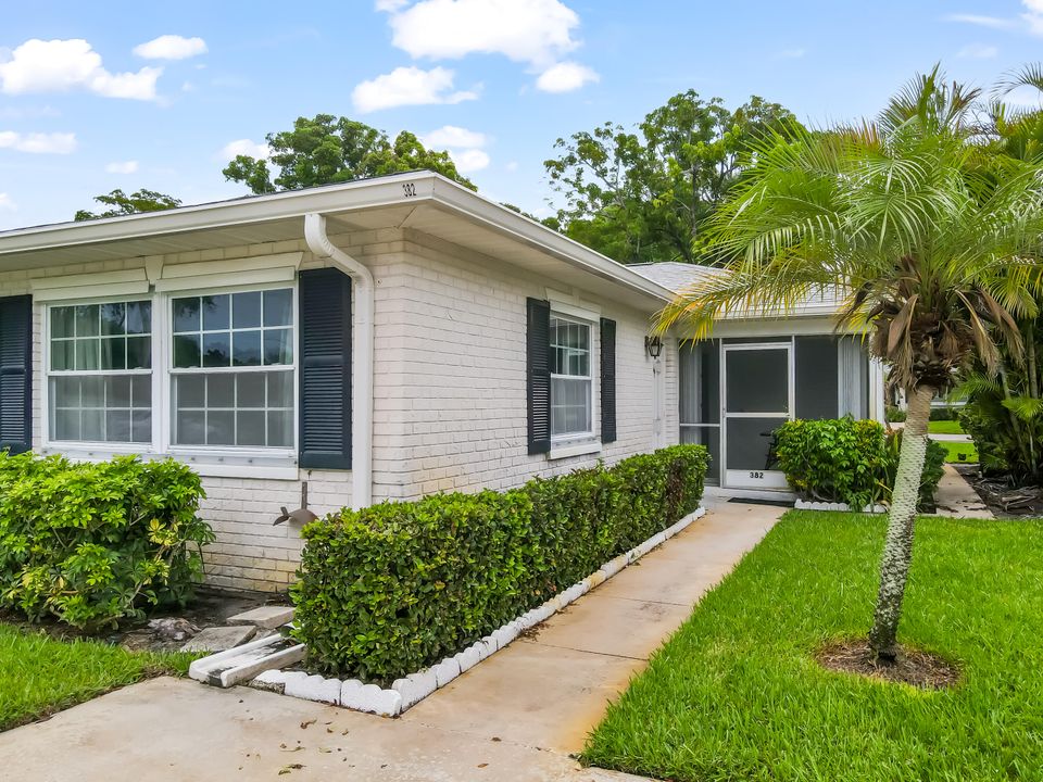 For Sale: $259,900 (2 beds, 2 baths, 1238 Square Feet)