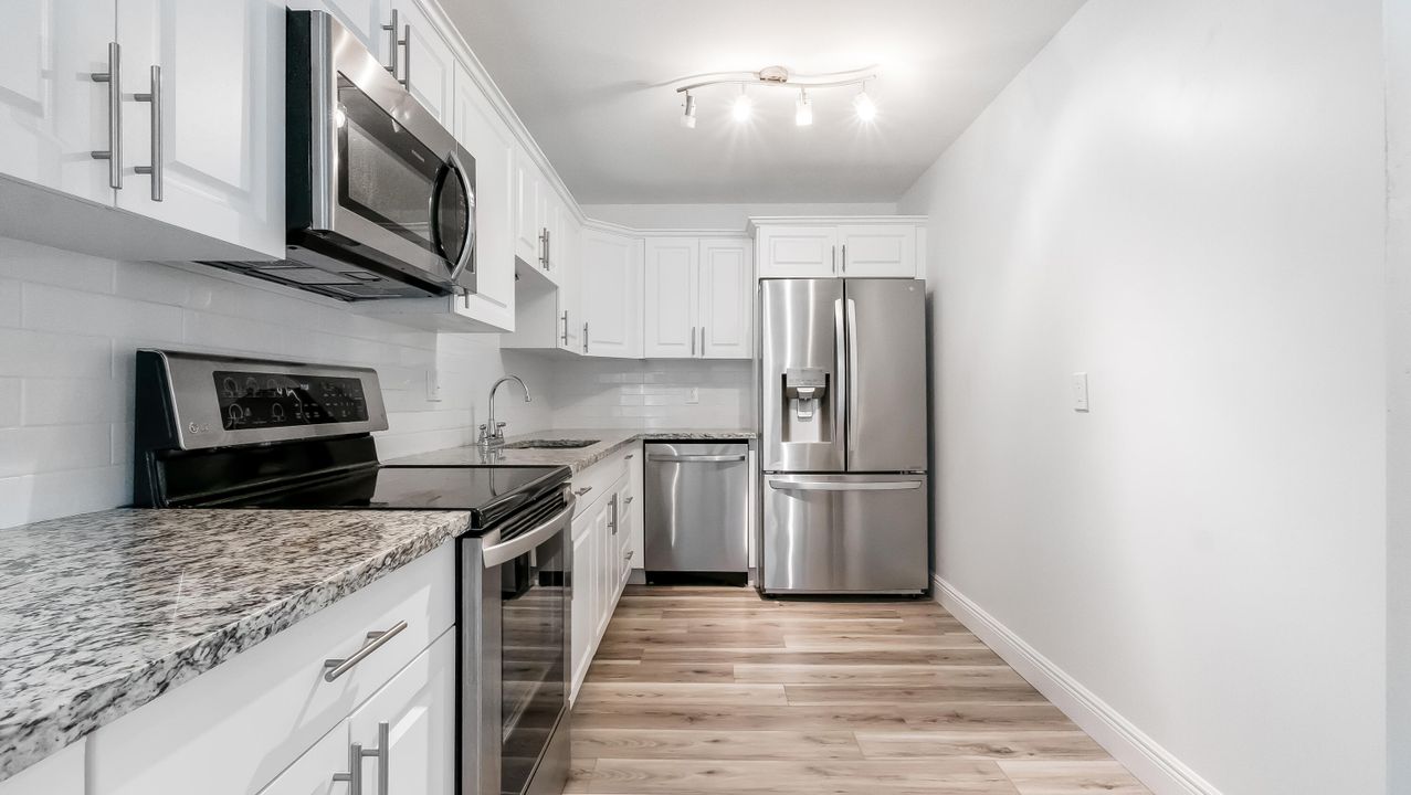 For Sale: $259,900 (2 beds, 2 baths, 1238 Square Feet)