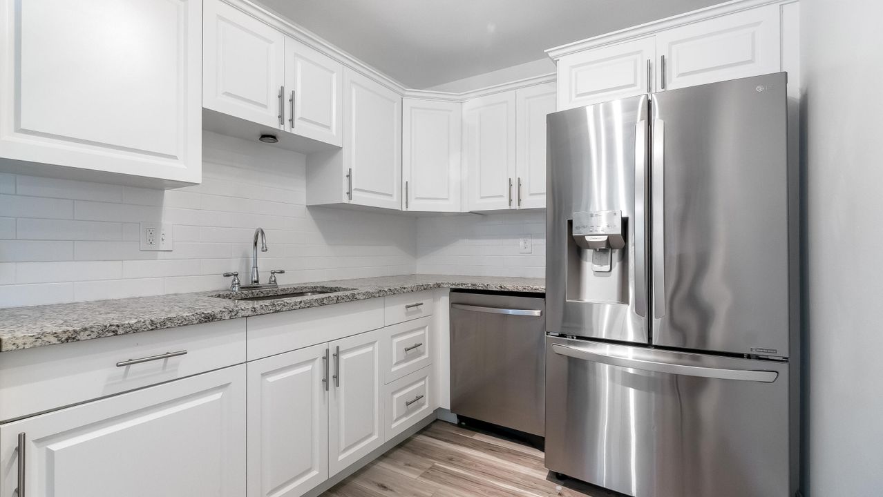 For Sale: $259,900 (2 beds, 2 baths, 1238 Square Feet)